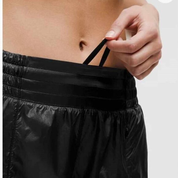 NWT LULULEMON Hotty Hot High-Rise Lined Short 4" Matte Sheen - Picture 4 of 6